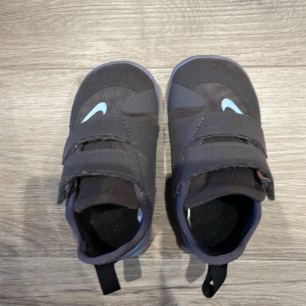 Toddler size 6 Nike Free sneakers. Gray and blue.